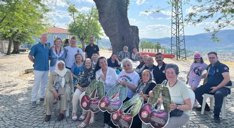 ABD'den Uluborlu'ya Sevgi Köprüsü: Yıllar Sonra Gelen Sürpriz!