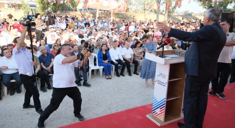Adana'da Dev Proje Başladı: Yürüyen Merdivenli İlk Yaya Üst Geçidi Geliyor!
