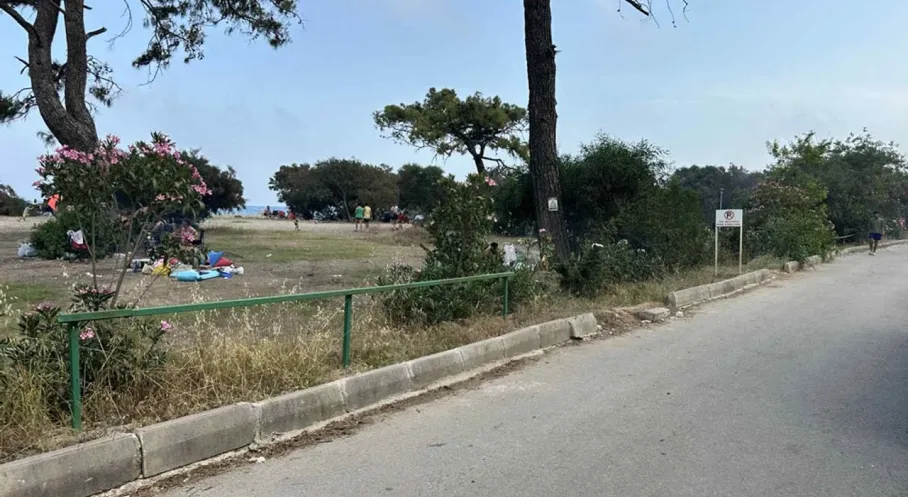 Antalya Sarısu Plajı Alarm Veriyor: Bakımsızlık Vatandaşları İsyan Ettirdi!