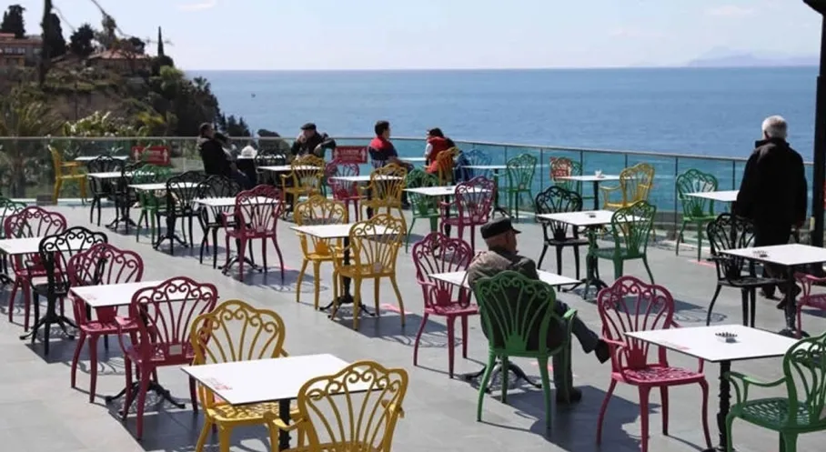 Antalya'da Bayram Coşkusu: Sosyal Tesisler Tatil Boyunca Açık!