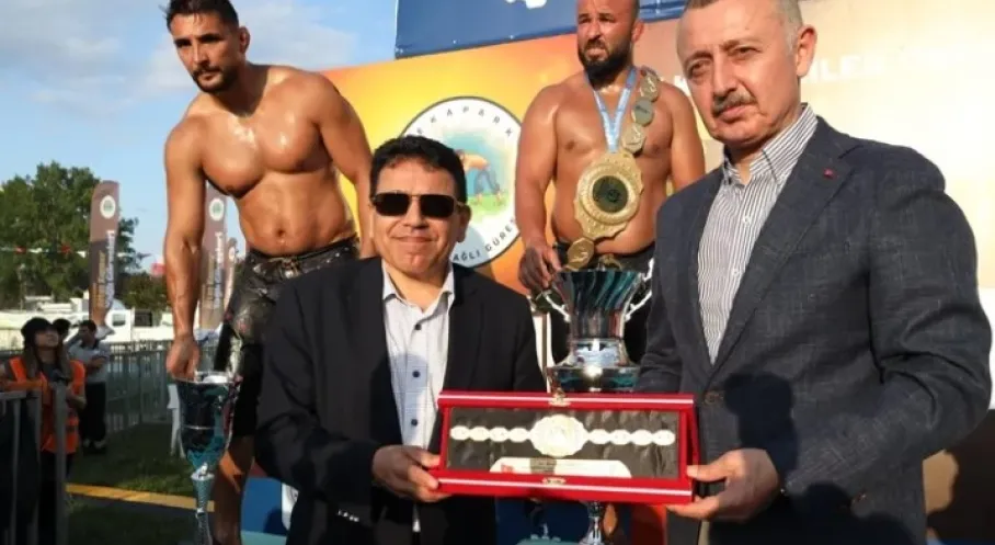 Kocaeli'de Başpehlivanlık Gururu: Orhan Okulu Altın Kemerin Sahibi Oldu!