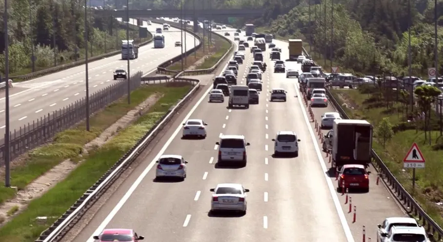 Bayram Tatilinde Otoyollarda Rekor Yoğunluk: 16 Milyon Araç Geçti!