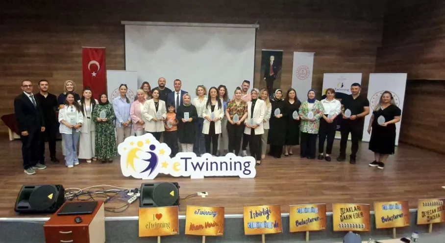 Beypazarı'nda Eğitimde Avrupa Rüzgarı: eTwinning ve Erasmus+ Ödülleri Sahiplerini Buldu!