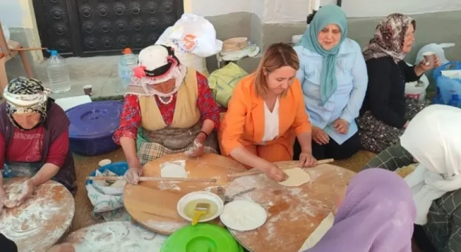 Bilecik Pazaryeri'nde Öğrenciler Şenlendi! Başkan Tekin'den Gözleme Sürprizi!