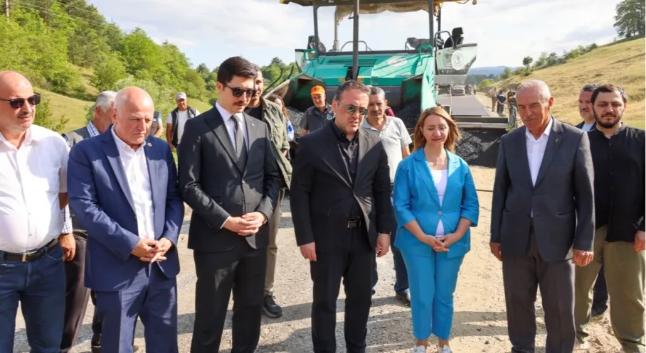 Bilecik Valisi Sözer Göreve Hızlı Başladı: Köyde Asfalt Çalışmalarını İnceledi!