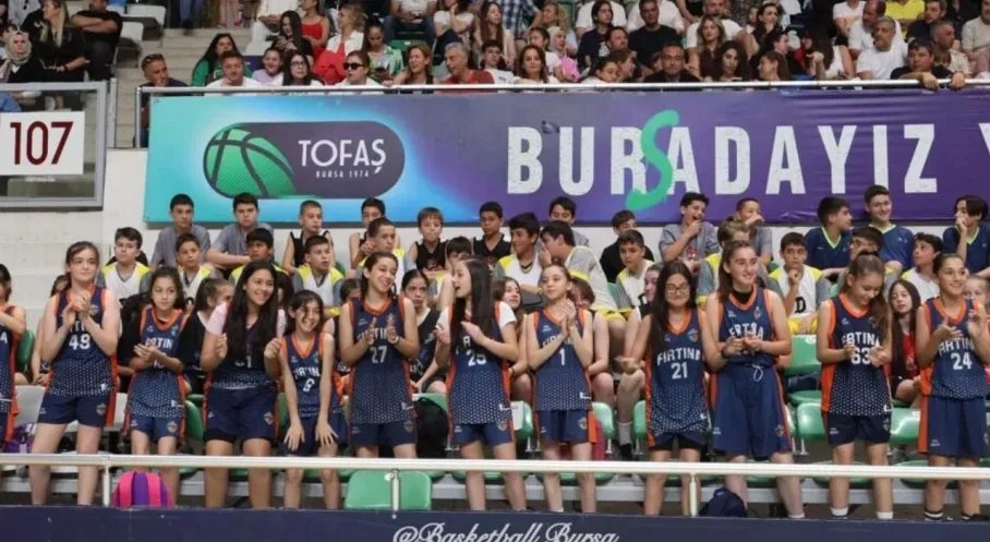 Bursa Basketbol Şöleni! U10, U11 ve U12'ler Sezonu Muhteşem Törenle Kapattı