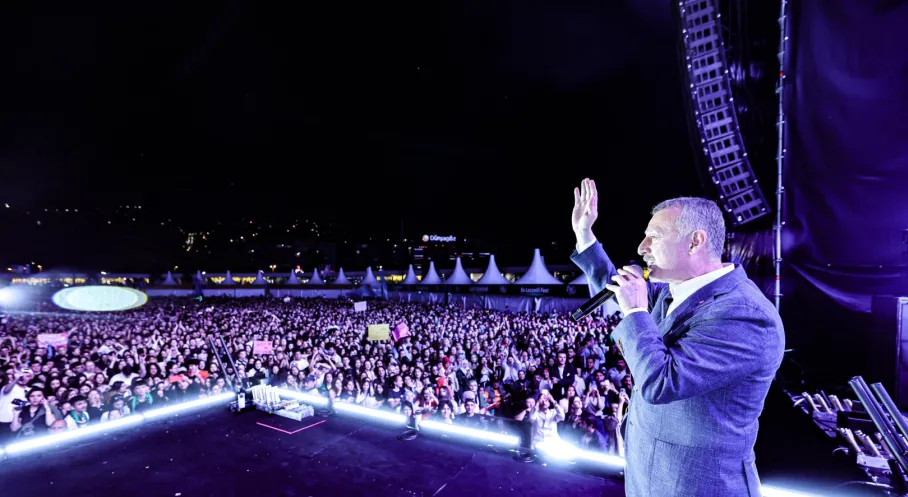 Büyükakın'dan Gençlere Coşkulu Övgü: 