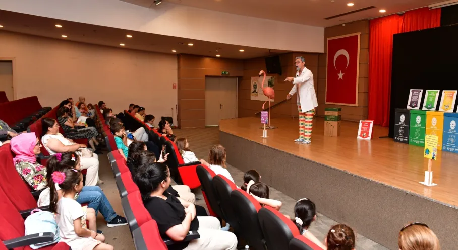 Çiğli'de Minik Kalpler Geri Dönüşümü Öğreniyor: Atık X Oyunu ile Çevre Bilinci!