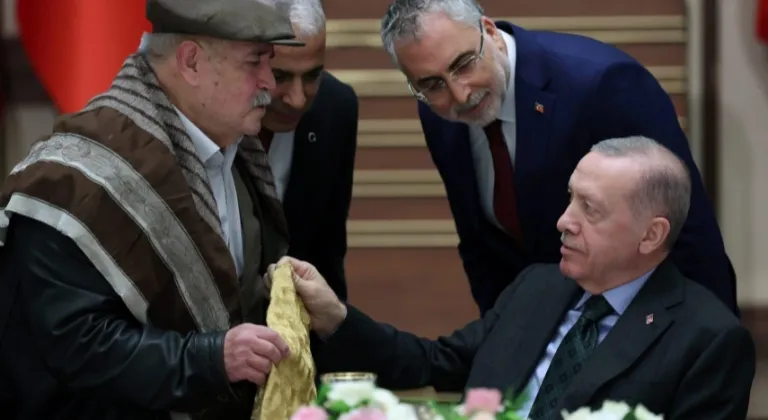 Cumhurbaşkanı Erdoğan Emeğini Verdi, Emeklilerle Buluştu