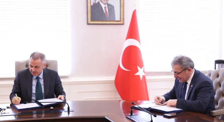 DEÜ ve İzmir Valiliği, Aileyi Güçlendirecek İş Birliği Protokolü İmzaladı