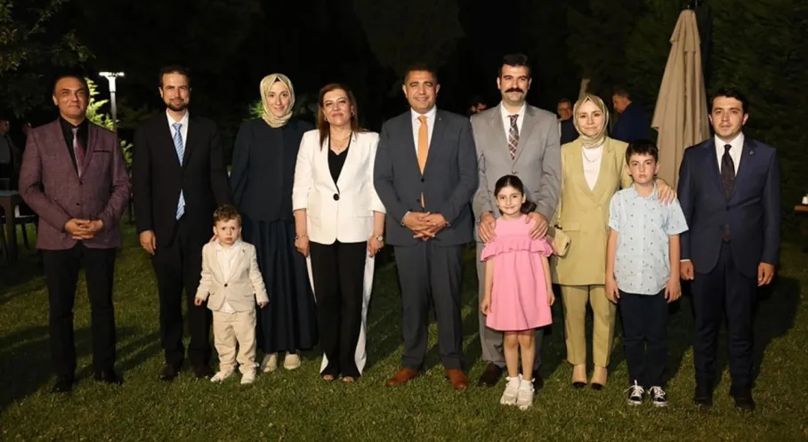 Düzce'de Veda Zamanı: Vali Aslan, Görev Değiştiren Mülki Amirlerle Bir Araya Geldi!