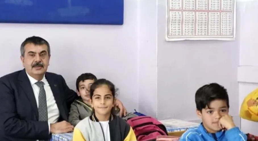 Son Dakika: Bakan Tekin'den Karne Mesajı ve Yaz Tatili Sürprizi!