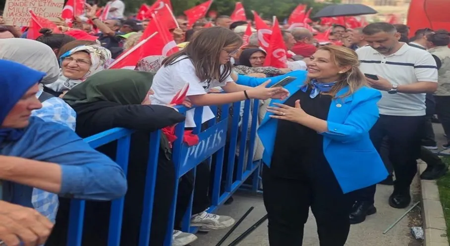 Elvan Işık Gezmiş'ten Çarpıcı Açıklama: Halk CHP İktidarını Bekliyor!