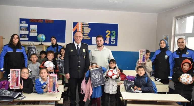 Emniyet Müdürü Mehmet Ömür Saka, Ataköy Şehit Turgay Karademir İlkokulunu Ziyaret Etti