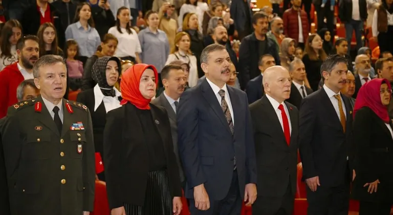 Erzurum'da 23 Nisan Coşkusu: Çocuklar Bayramı Doyasıya Kutladı!