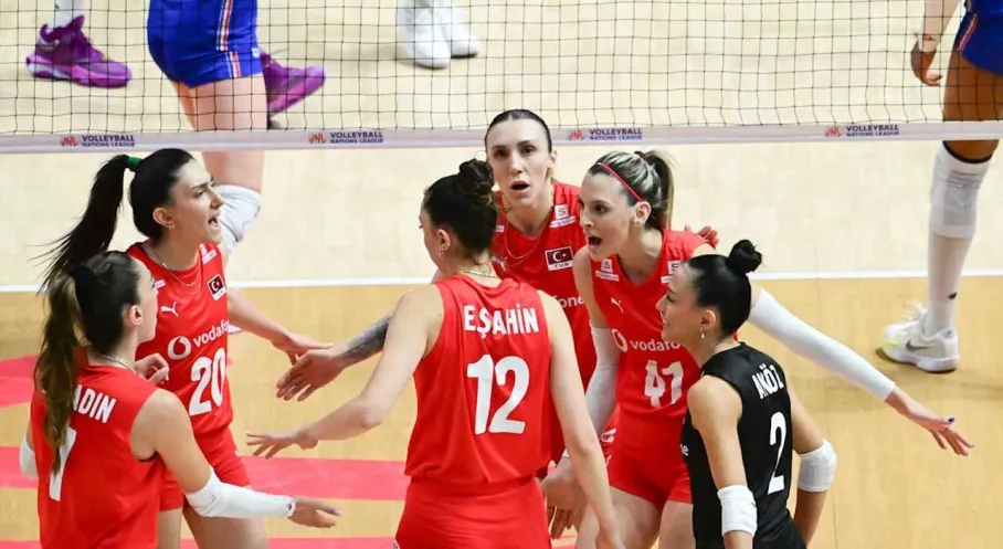 Filenin Sultanları Çin'i De Yendi! VNL'de Namağlup Zafer Serisi