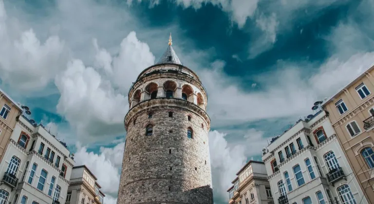 Galata Kulesi'nde Restorasyon Çalışmaları Tam Gaz: Kuş Yuvaları da Korunuyor!