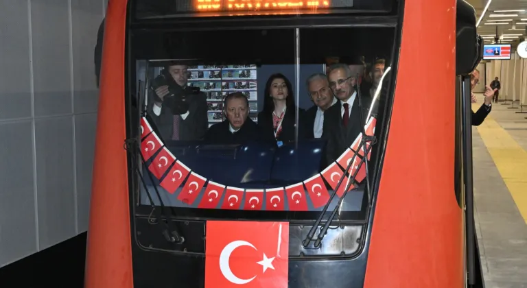 İstanbul'da Ulaşımın Nefes Aldığı 17,1 Milyon Yolcu: Bakırköy-Kirazlı Metro Hattı