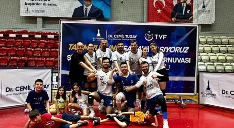 İzmir'den Spor Hamlesi: Şirketler Arası Voleybol Turnuvası Sona Erdi!