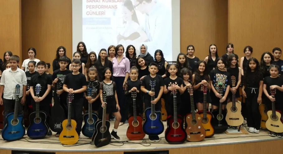 İzmir Karabağlar'da Sanat Şöleni! Sergi ve Konserlerle Coşku Zirvede
