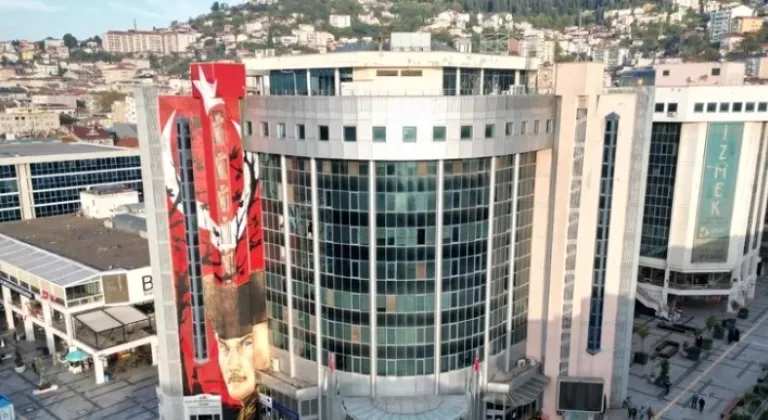 İzmit Belediyesi Çalışanlarının Maaşları Asgari Ücretin İki Katına Yükseltildi