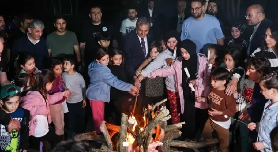 Sakarya'da Babalar Günü Coşkusu! Başkan Alemdar'dan Unutulmaz Kamp Ateşi Etkinliği