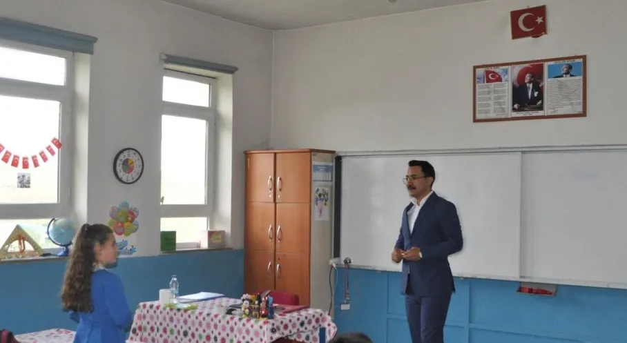 Kars Haber: Kaymakam Demirtaş'tan Sulakbahçe Köyü İlkokuluna Sürpriz Ziyaret!
