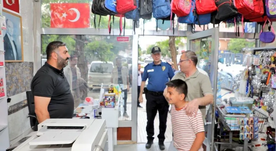 Kars Valisi Ziya Polat Kağızman'da Esnafı Ziyaret Etti: Vatandaşlarla Samimi Sohbet