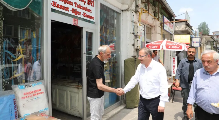 Kars Valisi Ziya Polat Vatandaşlarla Buluştu! Esnaf Ziyareti ve Çocuklarla Sohbet