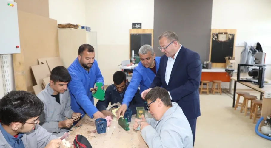 Kars Valisi Ziya Polat'tan Özel Eğitim Okuluna Ziyaret: Öğrencilerle Bir Araya Geldi!