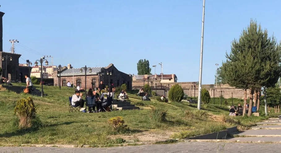 Kars'ta Bayram Coşkusu: Vatandaşlar Piknik Alanlarına Akın Etti!