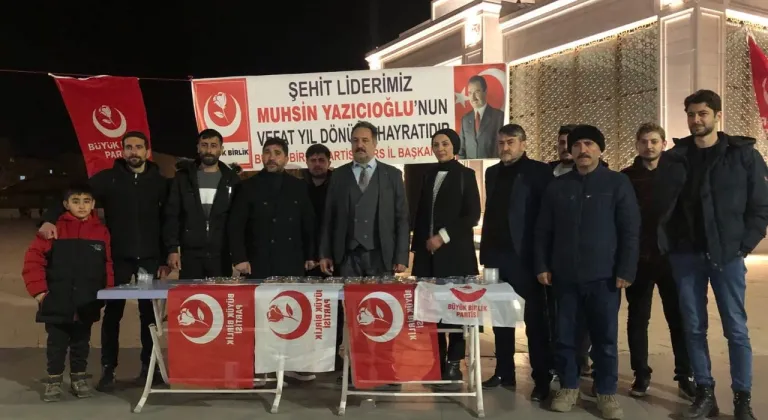 Kars'ta Muhsin Yazıcıoğlu'nu Anma Etkinliği: Lokma Dağıtıldı ve Mevlit Okutuldu
