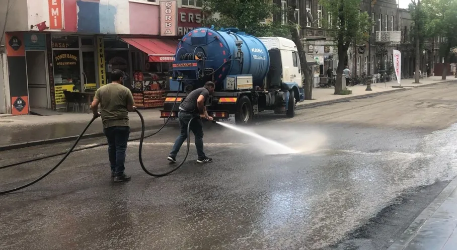 Kars'ta Temizlik Seferberliği: Cadde ve Sokaklar Mis Gibi Kokuyor!