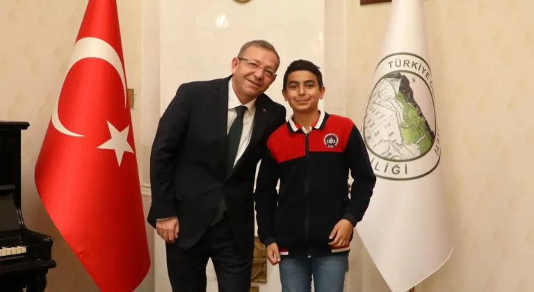 Kars'tan Çınar Berat Yağcı, Oyuncu Beyinler Türkiye Finali'nde!
