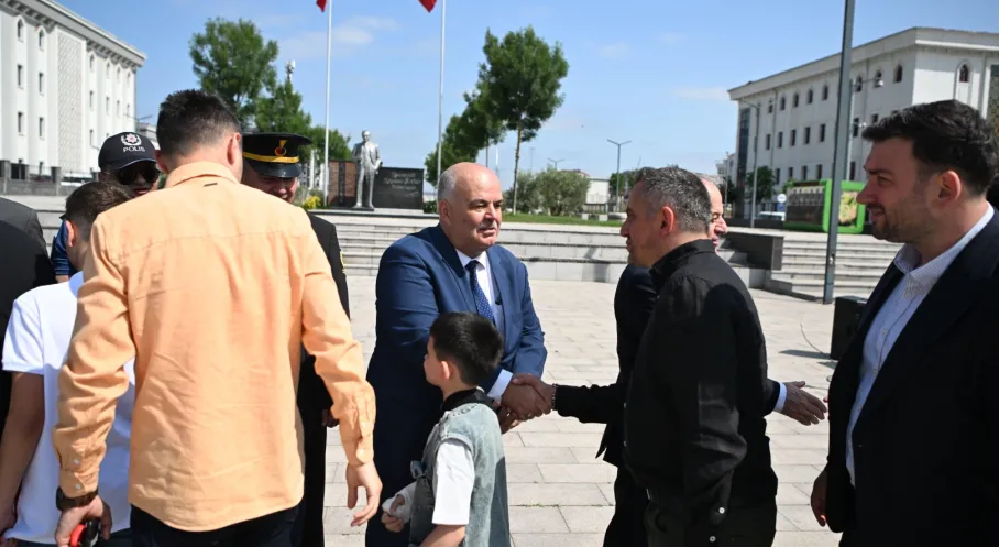 Kartepe'de Kurban Bayramı Coşkusu! Kent Meydanı Bayramlaşma Törenine Ev Sahipliği Yaptı