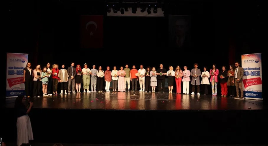 KO-MEK Kursiyerlerinden Tiyatro Şöleni! 'Yanlış Anlama' Oyunuyla Alkış Yağmuruna Tuttular