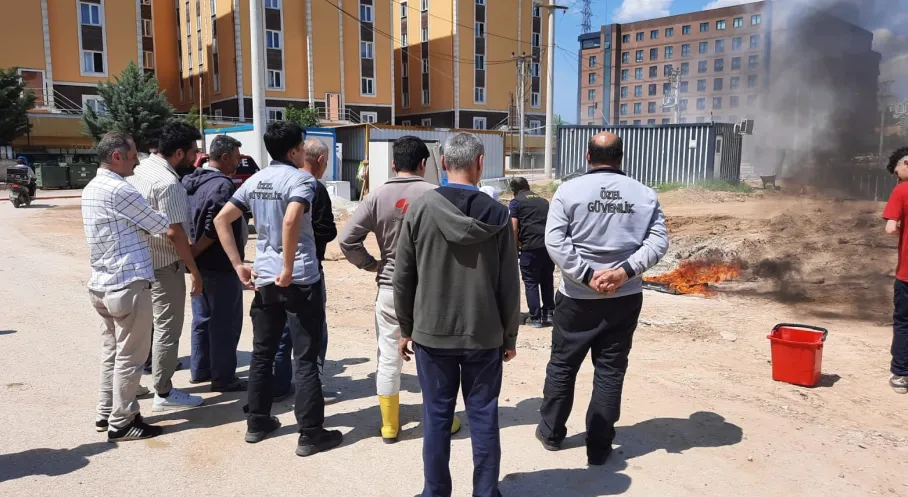 Kocaeli'de Büyükşehir'den KYK Yurdu Personeline Uygulamalı Yangın Eğitimi!