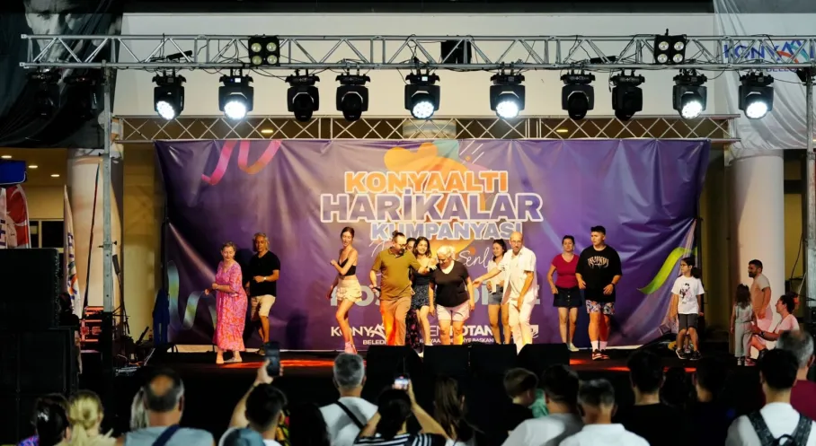 Konyaaltı'nda Bayram Coşkusu: Harikalar Kumpanyası Rekor İlgi Görüyor!