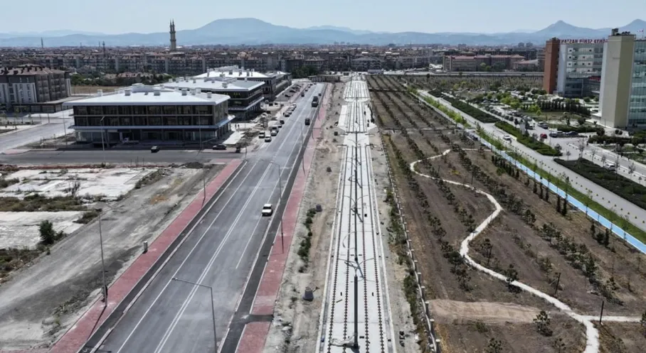 Konya'da Raylı Sistem Devrimi: Yeni Hatlar Şehri Saracak!