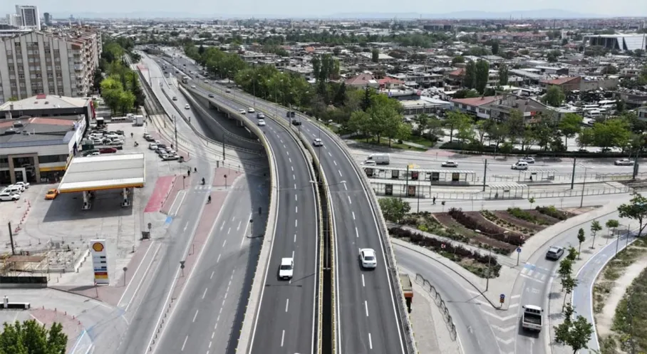 Konya'da Trafik Rahatladı: Koyuncu Köprülü Kavşağı'nda Asfalt Yenileme Tamam!