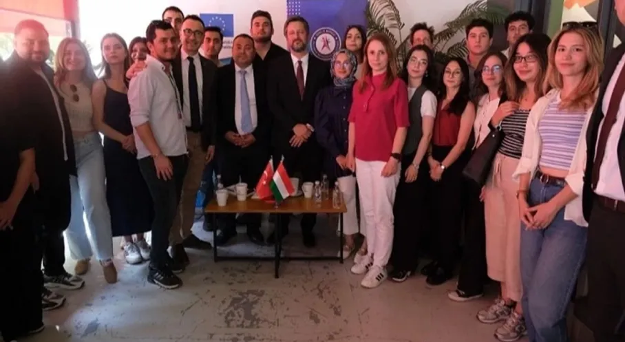 Macaristan Büyükelçisi Mátis'ten Eskişehirli Gençlere AB ve Diploması Dersi!