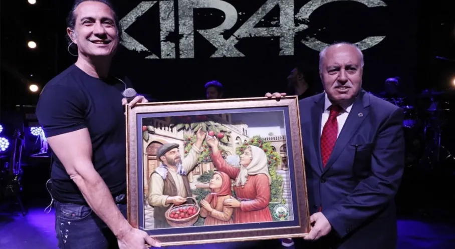 Mardin Yeşilli Kiraz Festivali Coşkusu! Bakan Işıkhan'dan Unutulmaz Konser!