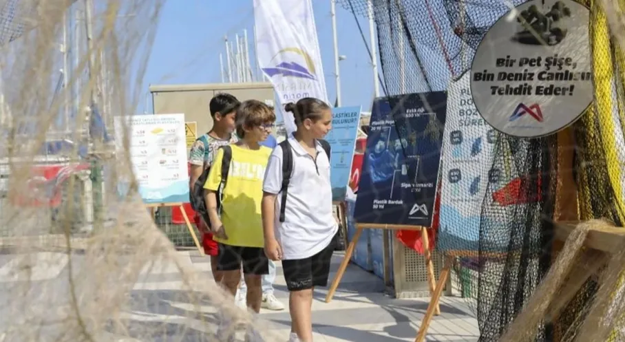 Mersin'de Denizden Çıkan Çöpler Sergilendi: Çevre Bilinci Aşılanıyor!