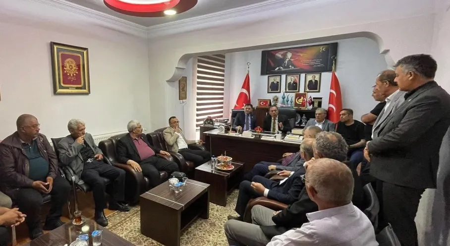 MHP Kars'ta Bayram Coşkusu: İl Başkanlığında Birlik ve Beraberlik Mesajları!