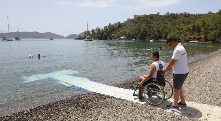 Muğla'da Engelsiz Plaj Devrimi: Engeller Kalkıyor, Deniz Keyfi Herkesin!