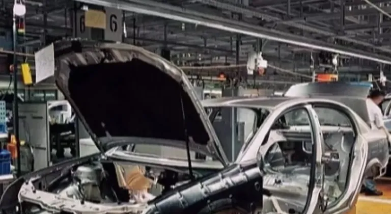 2025 Otomotiv Üretimi Yüzde 3 Azaldı: İşte Detaylar!