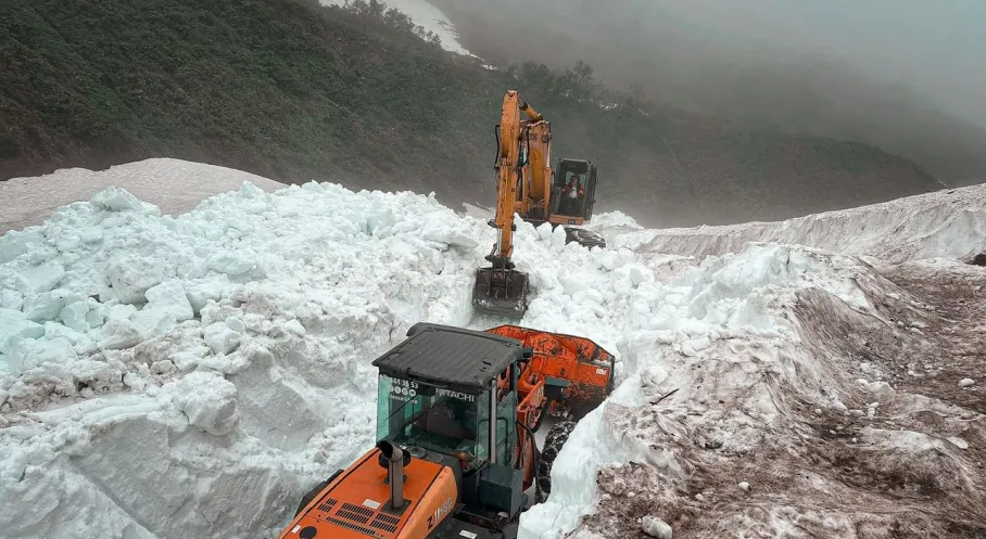 Rize'de Haziran Sürprizi: Yaylalar Beyaza Büründü! Kar Manzaraları Büyüledi
