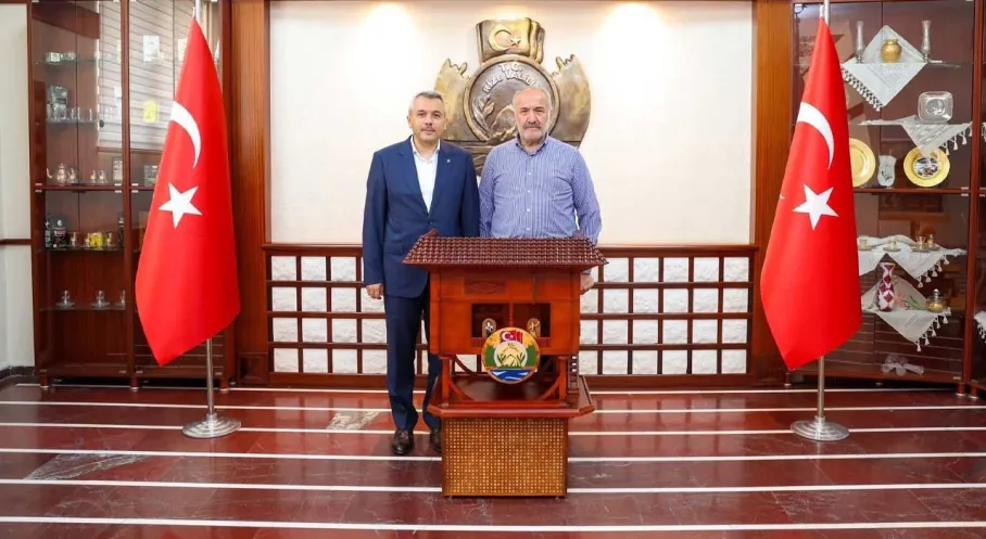 Rize'nin Efsane Valisi Hacımüftüoğlu Rize'de! Vali Baydaş'ı Ziyaret Etti