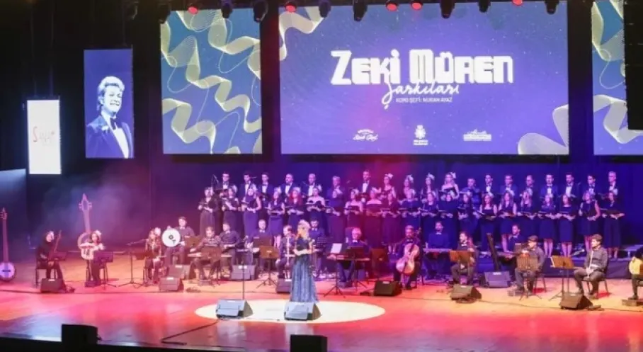 Konya'da Zeki Müren Şarkıları Konseri Coşkusu! Sanatseverler Akın Etti