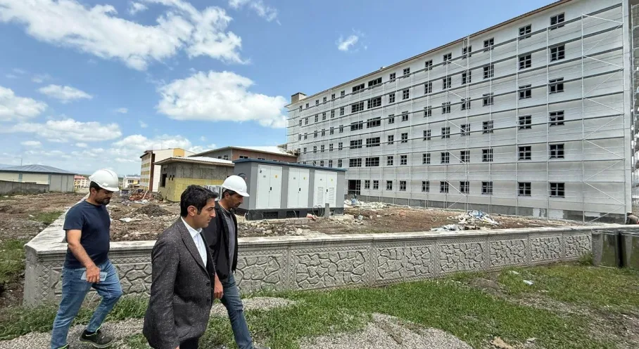 Sarıkamış'ta KYK Yurdu Müjdesi: Kaymakam Aslantatar İnşaatı Denetledi!